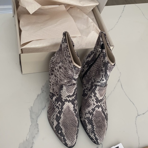 NWT Marc Fisher Snakeprint Stretch Bootie 6 - Picture 8 of 8